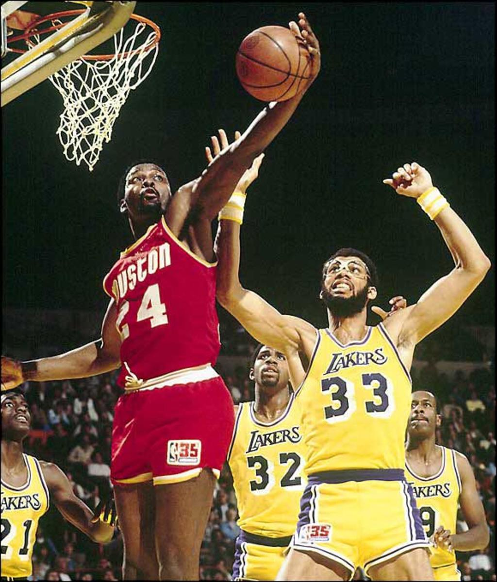 Rockets defeat Lakers